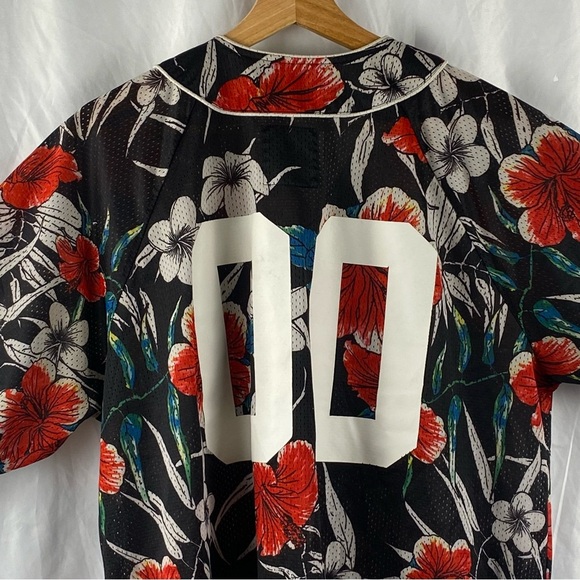 On The Byas Men’s Floral Short Sleeve Shirt with Red and White Flowers Size XL - Picture 8 of 16